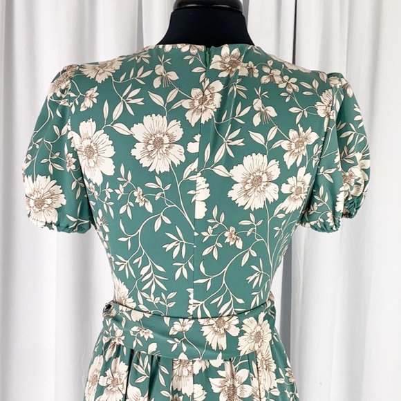 Gal Meets Glam Shannon Pleat Neck Maxi Dress - Picture 6 of 15